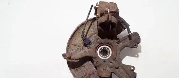 Volkswagen Golf V Front wheel hub