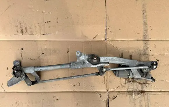 Mitsubishi Lancer VIII Front wiper linkage and motor RF56