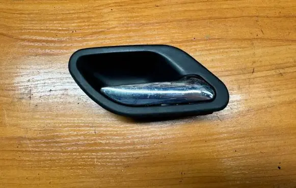 BMW 5 E39 Front door interior handle 7032925