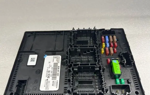 Ford Fiesta Fuse box set NU5T15604ECAE F005V03939 20221008