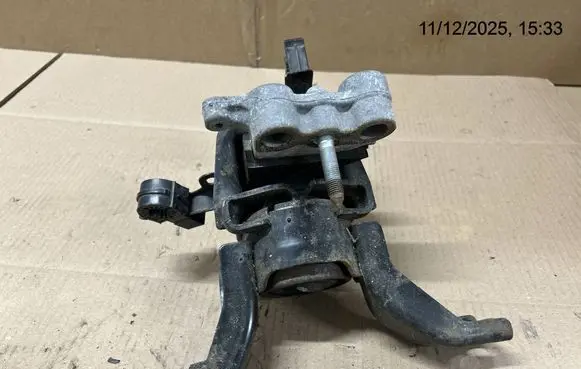 Toyota Auris E180 Engine mount bracket
