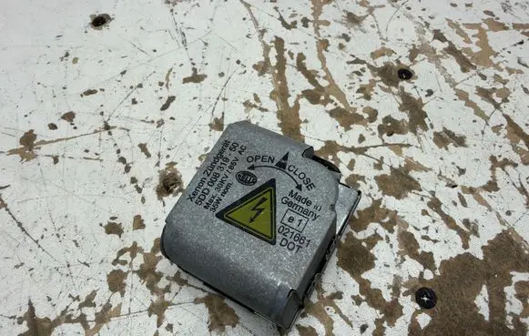 Audi A6 S6 C6 4F Headlight ballast module Xenon 5DD00831950