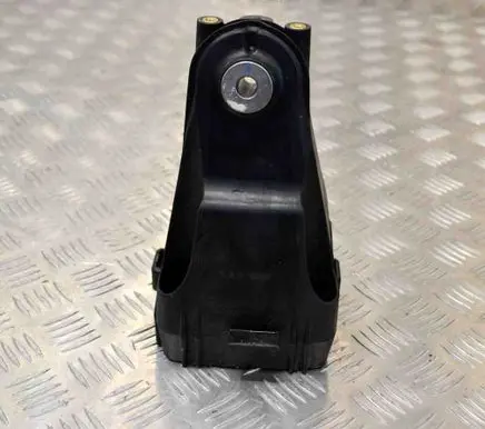 Mercedes-Benz C W205 Engine mounting bracket A2642200300