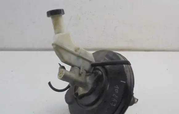 Renault Clio III Brake booster 8200249245B