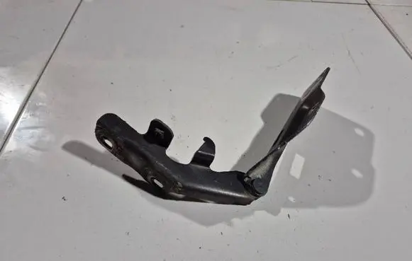 Nissan Almera Tino Tailgate/trunk/boot hinge