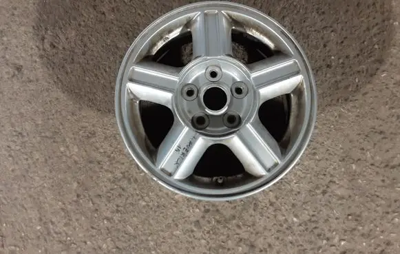 Ford Maverick R15 alloy rim 