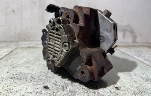 Volvo S60 Fuel injection high pressure pump 8642778 048932