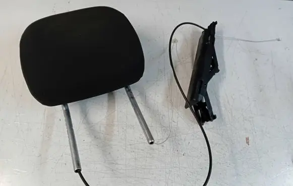 Toyota Avensis T270 Front seat headrest 