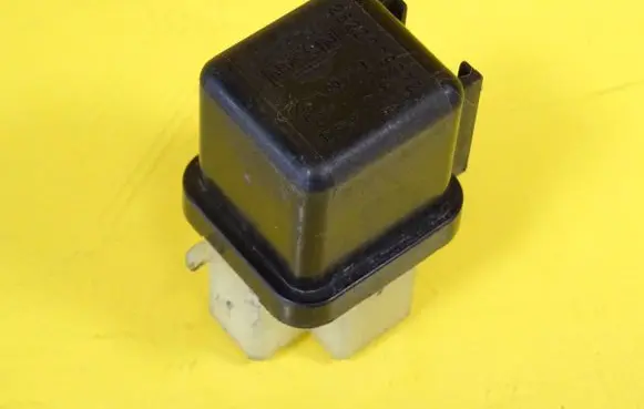 Nissan Almera Other relay 2523079972