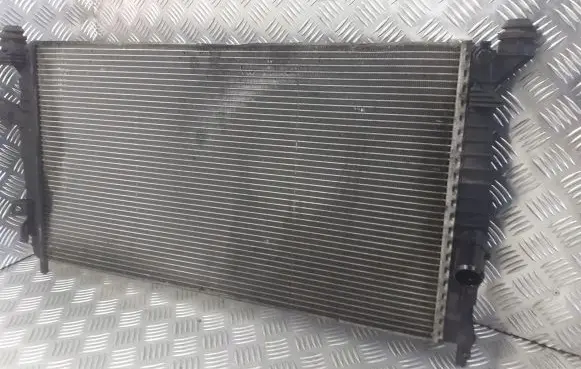 Ford Focus Radiator set 3M5H8005