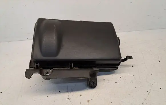 Toyota Prius (XW20) Air filter box 1001406970