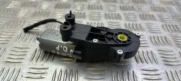 Mercedes-Benz E W212 Seat adjustment motor P10725502