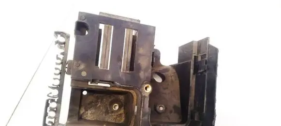 Volkswagen PASSAT B6 Fuse box cover 1K0907361B
