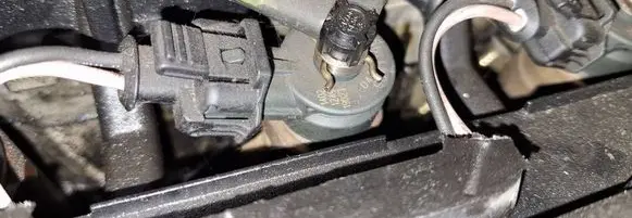 Peugeot 206 Fuel injector 0445110252