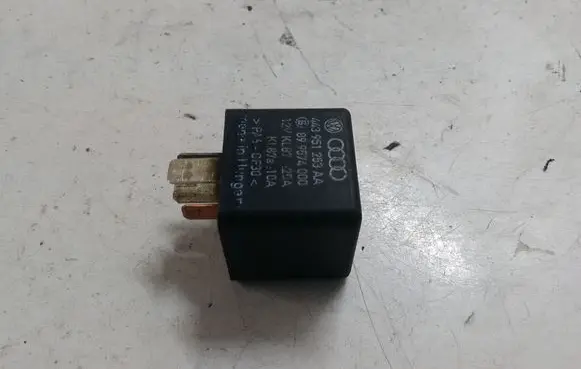 Volkswagen PASSAT B5 Other relay 443951253AA 899574000
