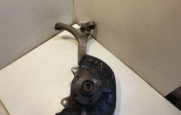 Front wheel hub spindle knuckle