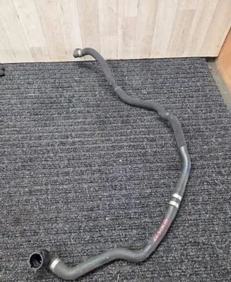 BMW 5 G30 G31 G38 Engine coolant pipe/hose 8602621