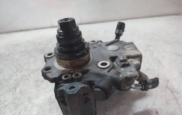 Mercedes-Benz C W204 Fuel injection high pressure pump A6510701801