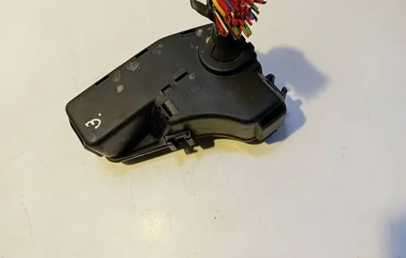 Volvo S70 V70 V70 XC Fuse module 6849865 9128967