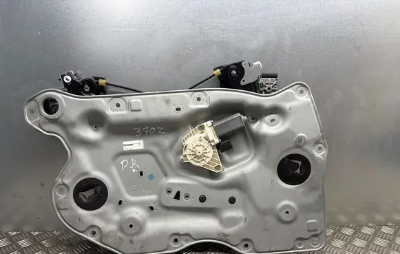 Nissan 370Z Front door window regulator with motor 921020103 83143