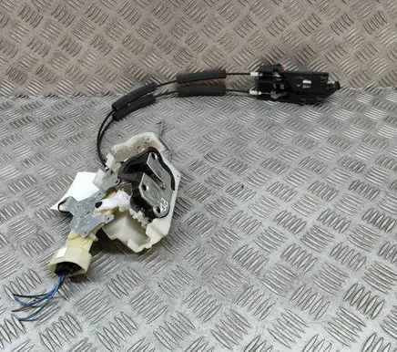 Isuzu D-Max Front door lock 8982317672