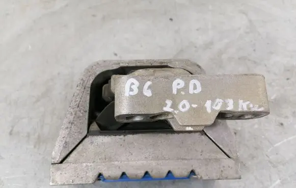 Volkswagen PASSAT B6 Engine mount bracket 1K0199262P