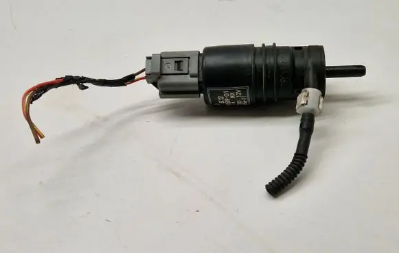 BMW X3 F25 Windscreen/windshield washer pump 7302589