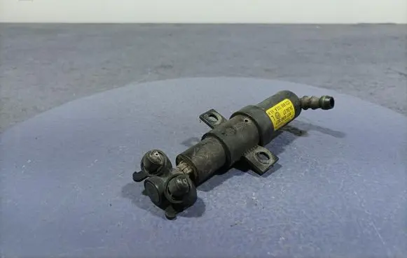 Windshield washer spray nozzle