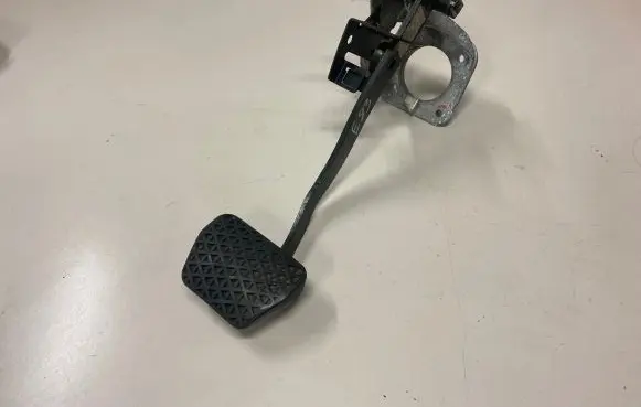 BMW X3 E83 Brake pedal 3331164 42311003