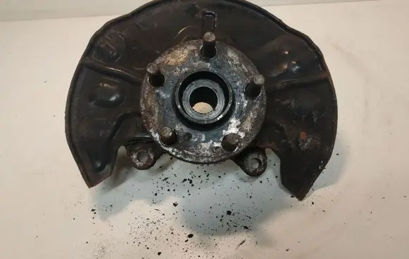 Toyota Avensis T250 Front wheel hub