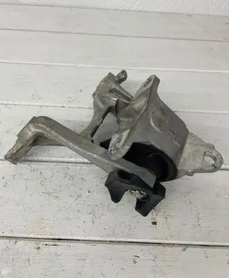 Honda Civic IX Engine mount bracket