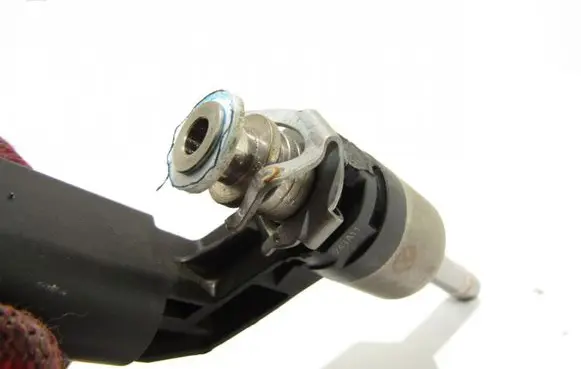 Volkswagen Golf Plus Fuel injector 03c906036m