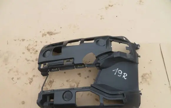 BMW 5 G30 G31 G38 Front bumper mounting bracket 9498601