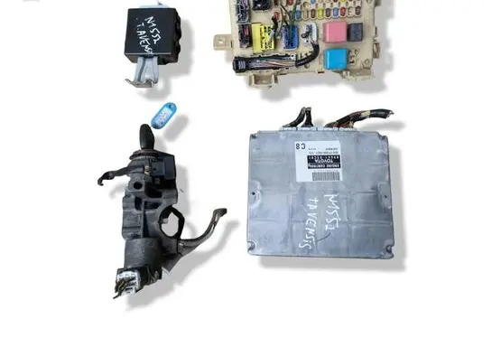 Toyota Avensis T250 Engine ECU kit and lock set MB1758009421 8966105C81