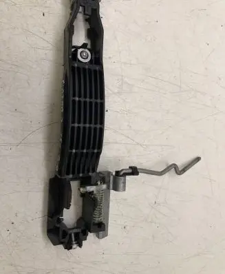 Rear door exterior handle/bracket