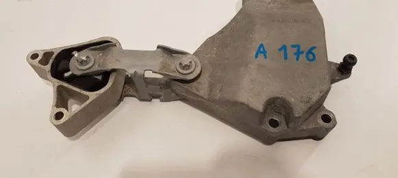 Mercedes-Benz A W176 Engine mount bracket A2702230002