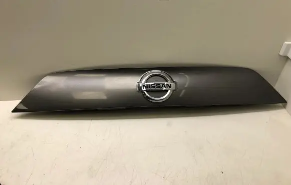 Nissan Qashqai Trunk door license plate light bar 908104ES 908104ET 908104EU