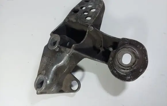 Audi A4 S4 B5 8D Engine mounting bracket 4B0199351A