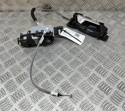 Opel Mokka B Rear door lock 98201552VV 9844453880