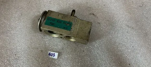 Mercedes-Benz C W202 Air conditioning (A/C) expansion valve 2028300184