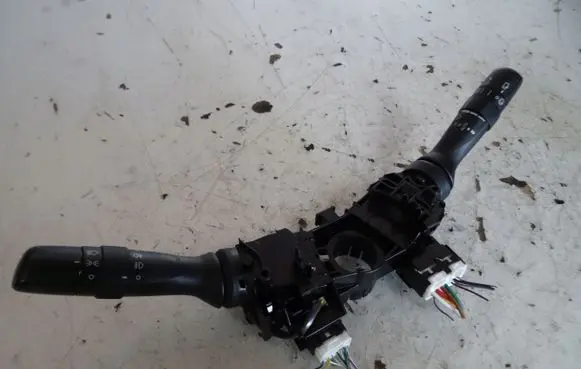 Toyota Prius (XW20) Tailgate/trunk/boot open switch 