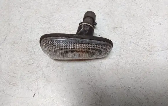 Opel Zafira A Front fender indicator light