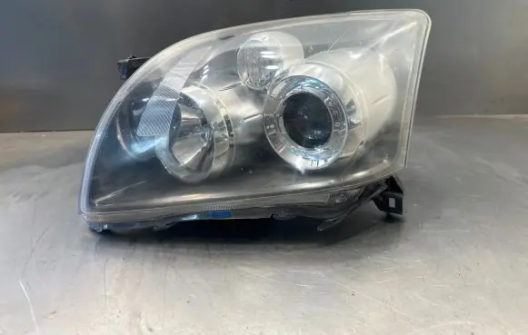 Toyota Avensis T250 Headlight/headlamp