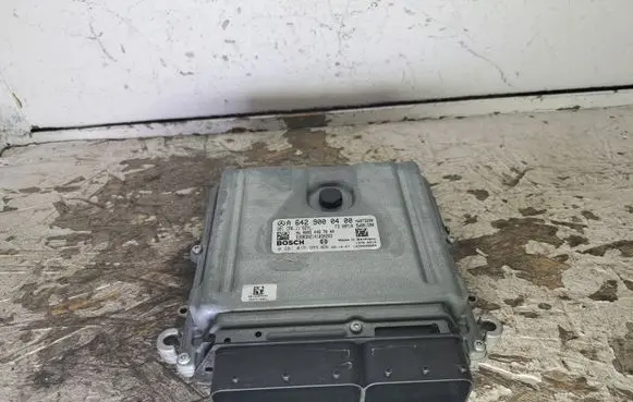 Mercedes-Benz C W204 Engine control unit/module A6429000400 0281015985
