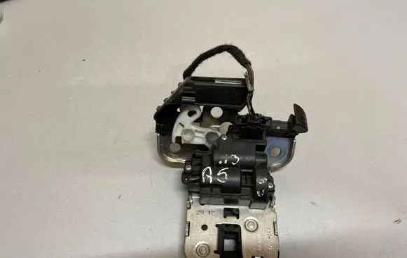 Audi A5 Sportback 8TA Loading door lock 8R0827505