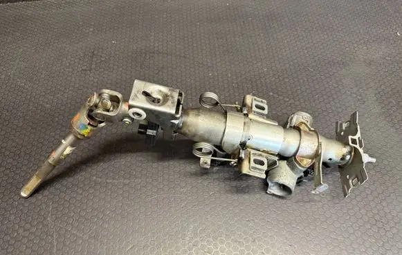 Toyota Avensis T250 Steering wheel axle 300104 0101