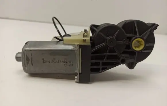Mercedes-Benz E W212 Seat adjustment motor 0390203324