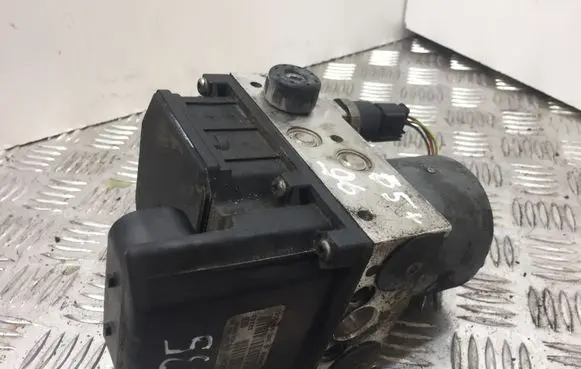 Volkswagen PASSAT B5.5 ABS Pump 8E0614517G 4935 0265950055