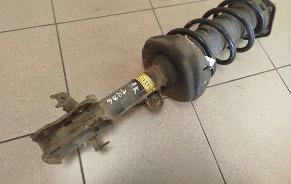 Honda CR-V Front shock absorber with coil spring 51620T1EE120