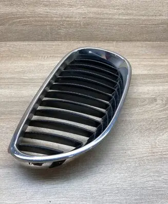 BMW 5 E60 E61 Bonnet/hood grill 7027062 7065702
